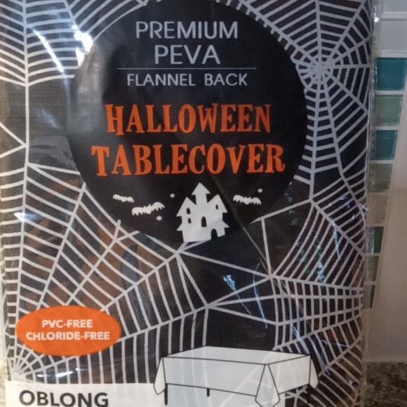 Halloween tablecloth spiderwebs - Picture 1 of 5